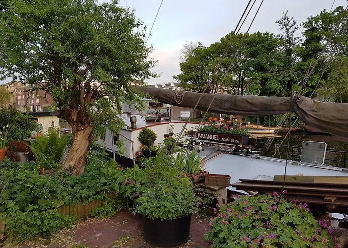 & Quiet Canal Apartment