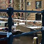 아파트 & Quiet Canal *
